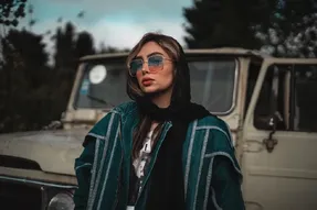 پیشنهاد بی شرمانه رئیس شرکت به منشی متاهل | درود به همچین زنی