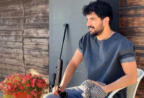 آقای بازیگر جذاب زمین تا آسمان با نقش هایش فرق دارد! +عکس
