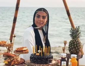 جشن تولد لاکچری و عجیب آزاده زارعی در جزیره!