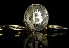 بررسی دلایلی عجیب برای خرید بیت کوین!
