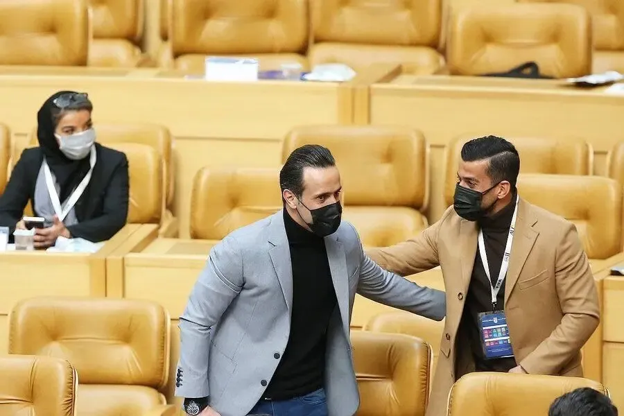 تیکه علی کریمی به وزیر بهداشت؛ ایران را دریاب!