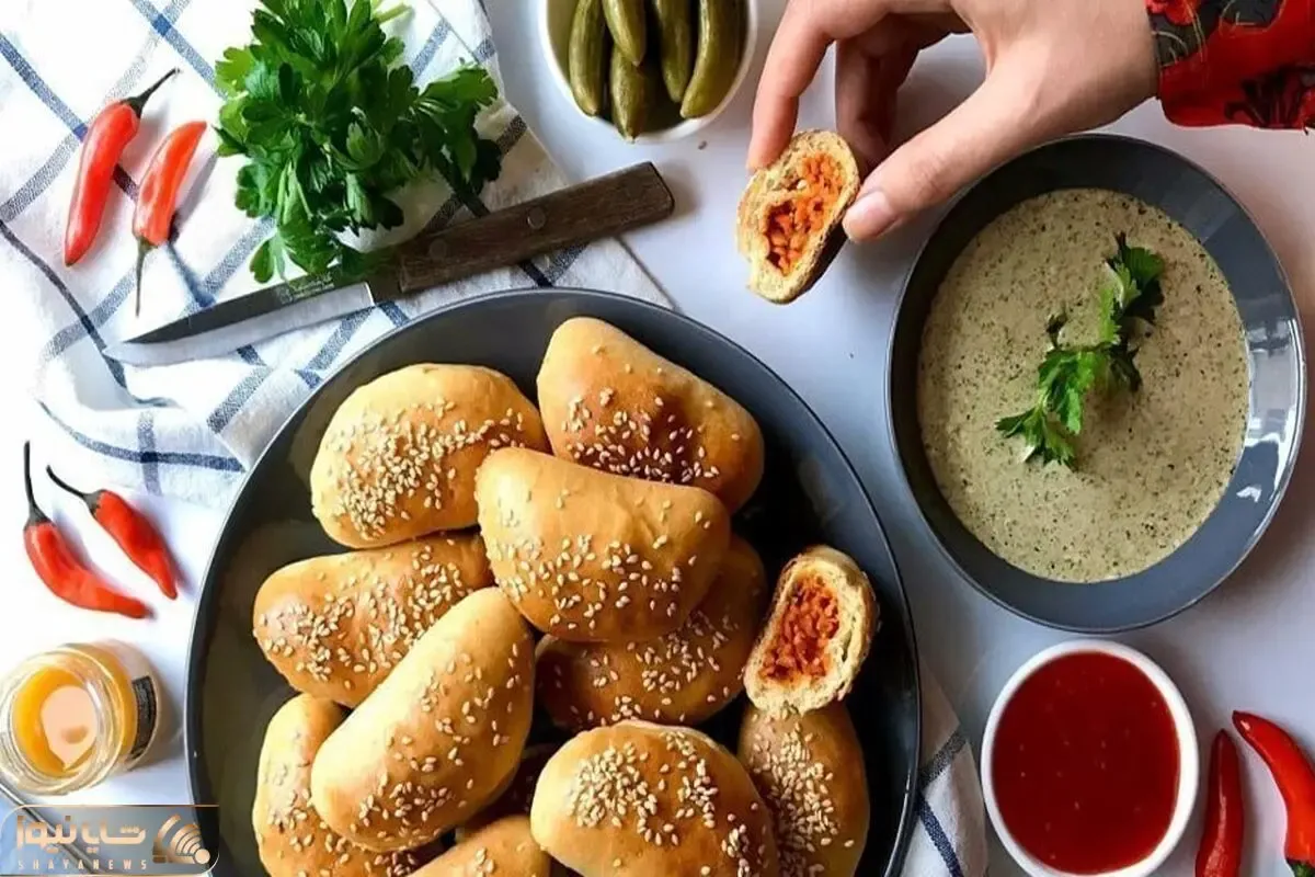 آموزش آشپزی؛ فوت و فن درست کردن پیراشکی گوشت با خمیر نانوایی