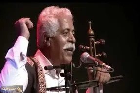 آواز محلی؛ فوق العاده ترین اجرای لری از فرج علیپور که خودش میخونه عروسش کمانچه میزنه