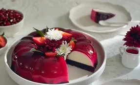 طرز تهیه ژله سورپرایز ویژه شب یلدا؛ ترکیبی از ژله انار و پاناکوتا