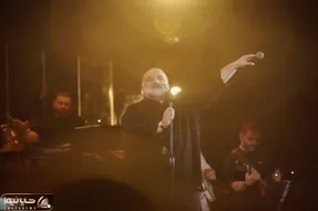 آواز ماندگار؛ علیرضا عصار تو کنسرت حالِ منِ بى تو رو خوند و سالن حالی به حالی کرد