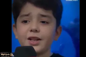 آواز احساسی؛ پسرک نیم وجبی با چه ابهتی آهنگ فریدون آسرایی آهای خوشگل عاشق رو میخونه