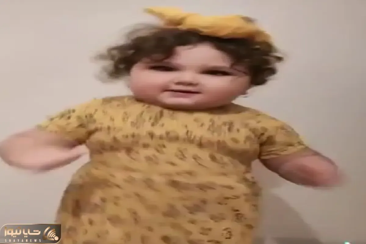 آواز شاد؛ دختر بچه انگار کندوی عسله انقد شیرینه با پیرهن گل گلیش زور میزنه قشنگ برقصه