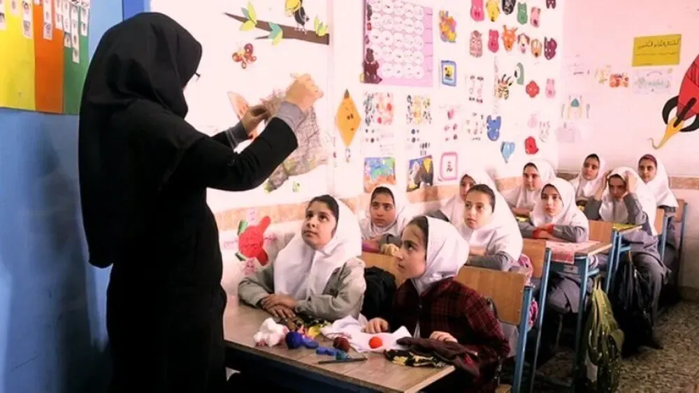 تشابه سازی حقوق معلمان با اساتید برای فشار به دولت بعدی