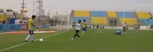 (ویدیو) حرکت جوانمردانه بیت سعید مهاجم نفت آبادان