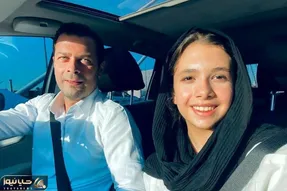 آواز احساسی؛ نفس بازغی و با پژمان بازغی تو ماشین لاکچریشون با شور و ذوق آهنگ میخونن
