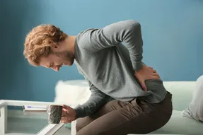 همه چیز درباره‌­ی سنگ کلیه، دردی طاقت فرسا با علل و نشانه‌­های مختلف