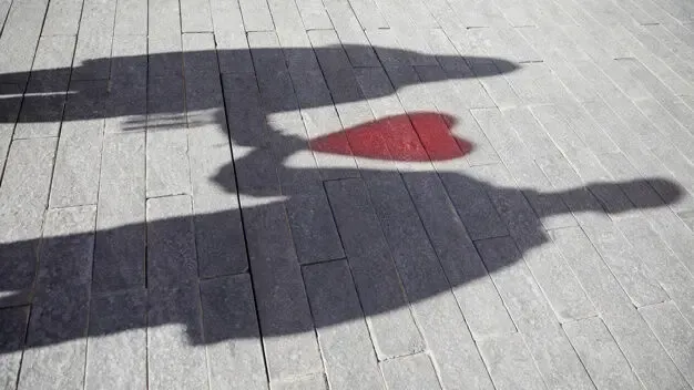 خواستگار شیطانی ام هم من و هم دخترم را می خواهد !