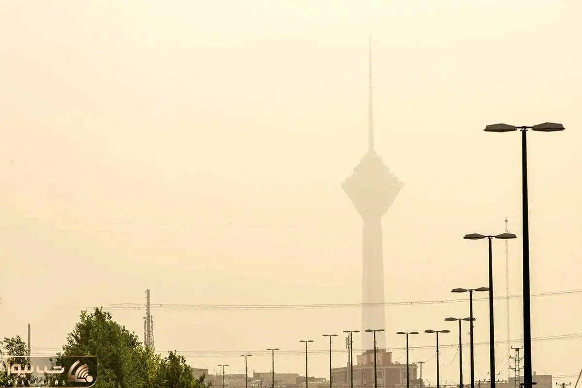 چرا آسمان تهران شیری رنگ شده است؟