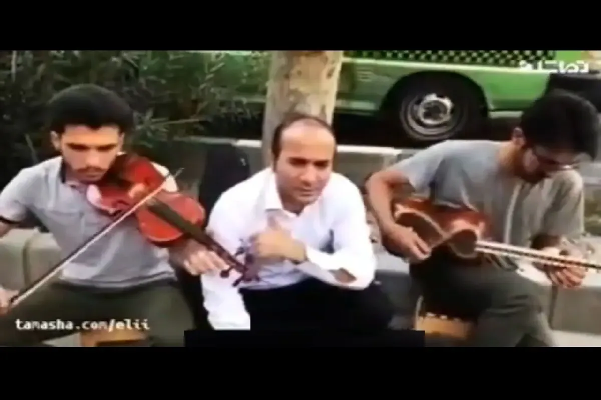 آواز خیابانی؛ ببینید حسن ریوندی آهنگ کیه کیه در میزنه من دلم میلرزه رو چه خفن میخونه