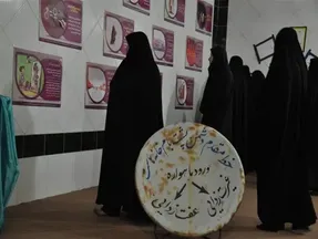 (عکس) نمایشگاه تهاجم فرهنگی با سنگ زدن به یوتیوب!