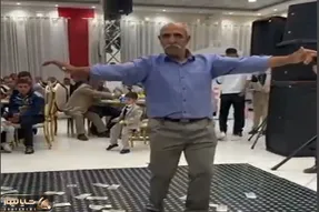 آواز شاد؛ پیرمردای همسن این آقا آرتروز دارن ولی ایشون گردنو180درجه تکون میده تو عروسی