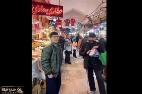 آواز خیابانی؛ این دو آقارو نگاه چه خوشگل کف بازار آهنگ کوردی میخونن ملت حظ کردن