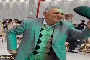 آواز شاد؛ پیرمرد فرفره بهترین رقص باباکرم تاریخو به اسم خودش زد عمو سر پیری شکوفا شده