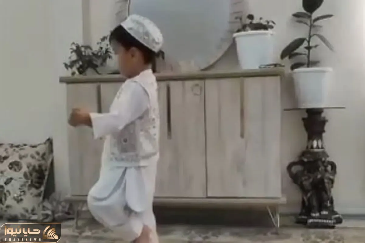 آواز شاد؛ ببینید این پسر بچه اندازه لوبیا سفید چه با ادا و اصول میرقصه آدم ضعف میکنه