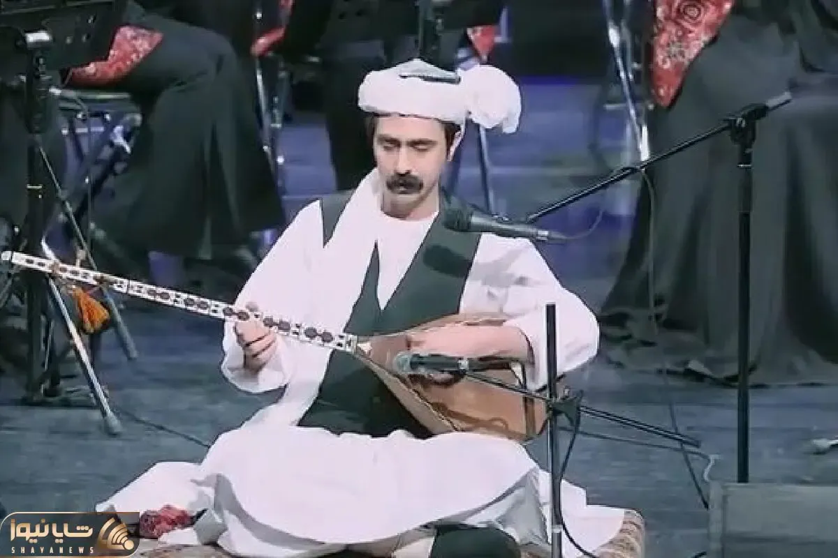 مطربی محلی؛ ببینید نوازنده خراسانی با ساز و نوای بیا بریم دشت سالن رو چجور عرش می بره
