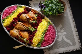 طرز تهیه آلبالو پلو با مرغ زعفرانی؛ ترفند های خوشمزه تر شدنش