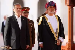 (عکس) هدایای خاص پزشکیان و سلطان عمان به یکدیگر در ضیافت شام