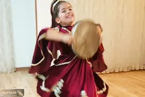 آواز شاد؛ ننه ووی آذربایجان وروجک قیزلری با لباس قجری چه رقصی میکنه ماشاالله