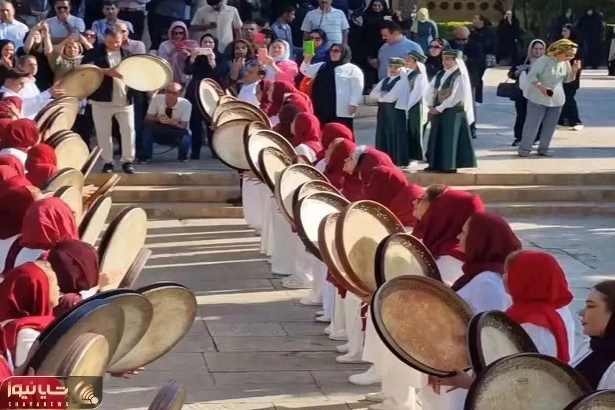آواز محلی؛ انقدر میگن شیرازیا تنبلن ولی این خانوما قطاری وایسادن خیلی زرنگ دف میزنن