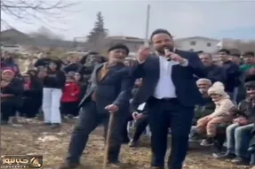 آواز شاد؛ پیرمرد سرخوش انگار نه انگار ازش گذشته 180 زنون رقصید ملت انگشت به دهن موندن