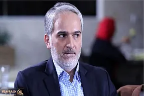 آواز شادیسم؛ تو خونه بیژن بنفشه خواه موزیک میزارن  مثل مار رقص شلنگی میره بچش هنگ کرد