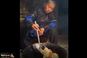 قبایل ناشناخته؛ ننه بزرگ چینی موش تو خونش رو گرفته لای باگت میزاره درسته سرخش میکنه