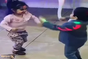 آواز شاد؛ رقص مدل پیرمردی این دوتا فنچ که گوشه تالار دور از هیاهو تو عالم خودشونن