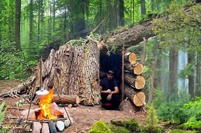 معماری خلاقانه؛ آقاهه با چوب و پوسته درختا برای خودش پناهگاه درست کرده شاهانه
