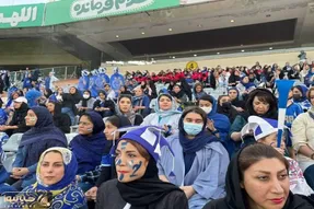 (عکس) قاب تماشایی از دختر استقلالی در استادیوم