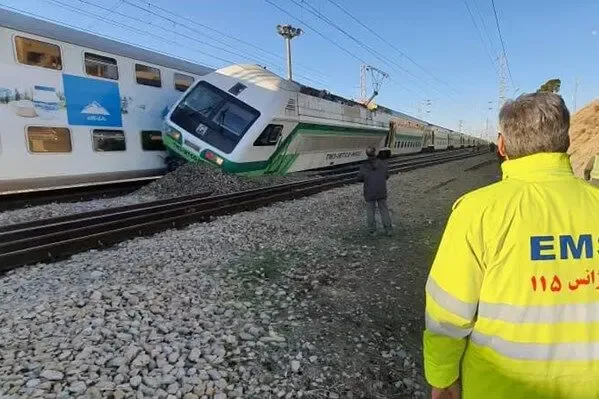 جزئیات برخورد دو قطار در مترو کرج -تهران؛ مترو کرج تعطیل شد!