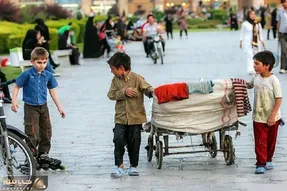 آواز جگرسوز؛ کودک کار آهنگ سنگ تراش رو میخونه وسط خیابون دلت براش پر میکشه