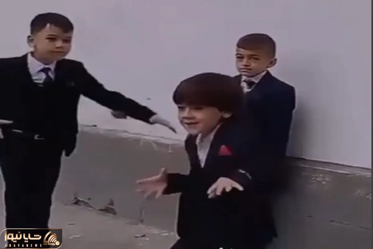 آواز محلی؛ ببینید این دوتا پسر چقد باحال با کت و شلوار میرقصن؛ بچه انقد پایه ندیدن