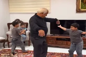 آواز شاد؛ نوه های سه قلوی پیرمرد زوری بلندش کردن برقصه عین پروانه دورش میچرخن بنازم