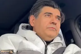 آواز احساسی؛ سالار عقیلی ماتم زده تو ماشین اشک هاش رو پاک میکنه و با غم میخونه