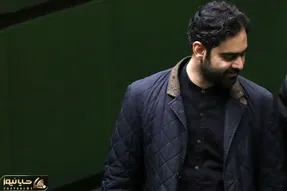 انتقاد تند رسانه اصولگرا از امیرحسین ثابتی؛ دوست داری راجع به هر چیزی حرف بزنی