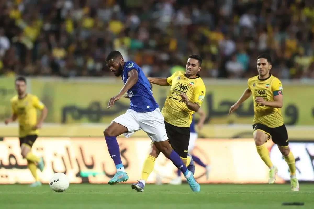 جدول لیگ برتر پس از توقف استقلال برابر سپاهان و برد پرسپولیس مقابل پیکان