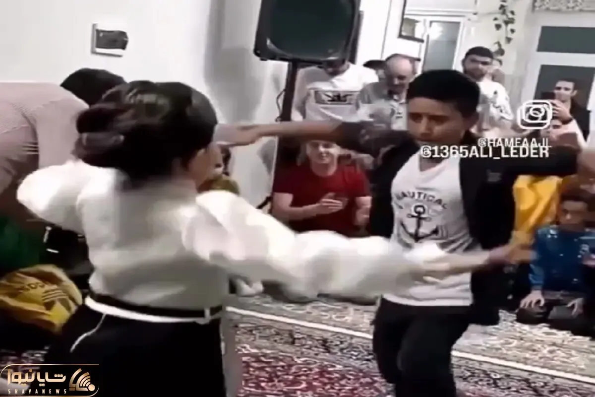 دانلود آواز؛ خواهر و برادر جوری با رقصشون مجلس رو دست گرفتن که خواننده هم اومد وسط