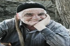 آواز شاد؛ پیرمرد خوش ذوق تو پارک آهنگ من درآوردی درمورد پیرشدن خوند همه از خنده مردن