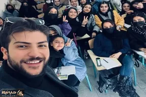 آواز شاد؛ بچه هه سرکلاس هفت پادشاه میبینه معلمه با آواز بیدارش کرد زمان ما شلنگ میزدن
