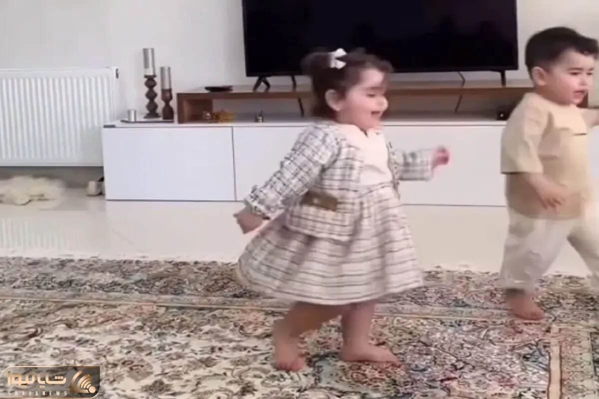 آواز شاد؛ دوقلوها با آهنگ عرفان طهماسبی خونه رو گذاشتن رو سرشون انگار بمب ترکیده