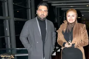 آواز هنرمندانه؛ رقص آذری احسان علیخانی با گروه رقصنده تو یه سالن بزرگ و لباس محلی