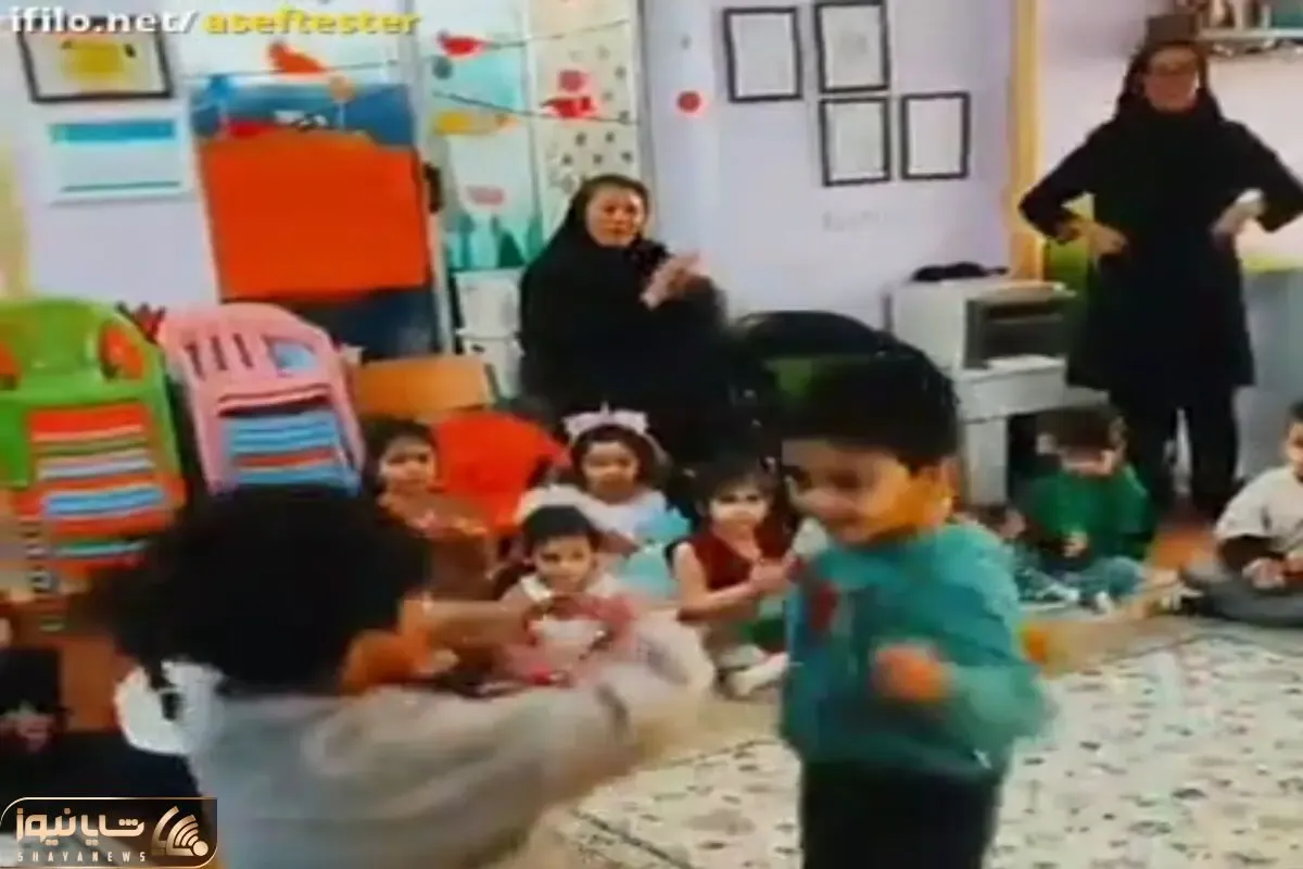آواز شاد؛ دوتا وروجک بلا تو مهدکودک یه جوری قشنگ میرقصن بچه های دیگه چشاشون چارتا شده